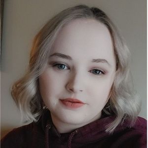 Meet your Posher, Cassandra